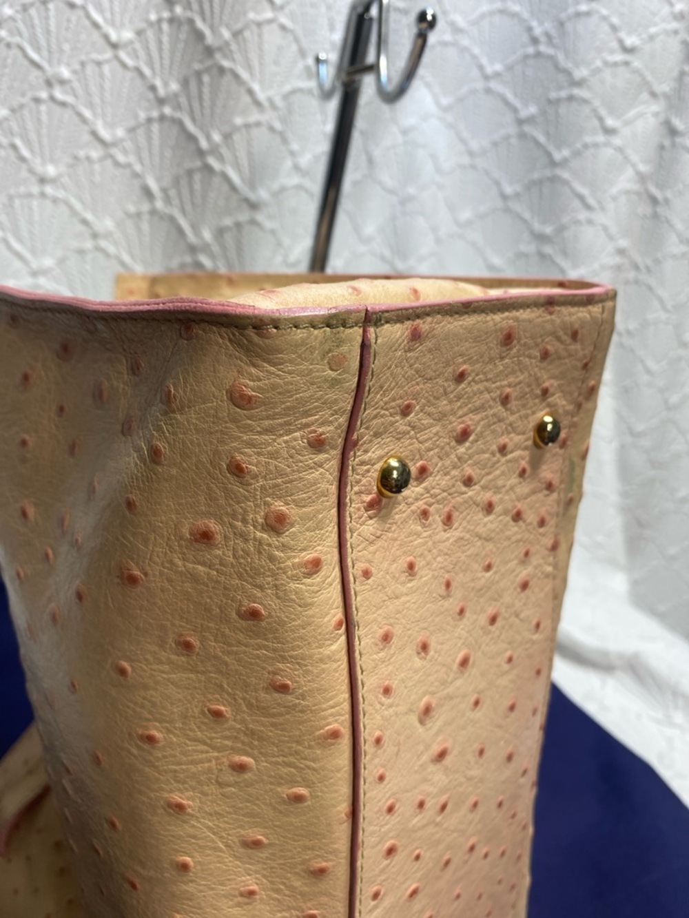 Dooney & Bourke Peach/Coral Ostrich-Texture Tote with Pink Trim Leather Vintage - Picture 8 of 17